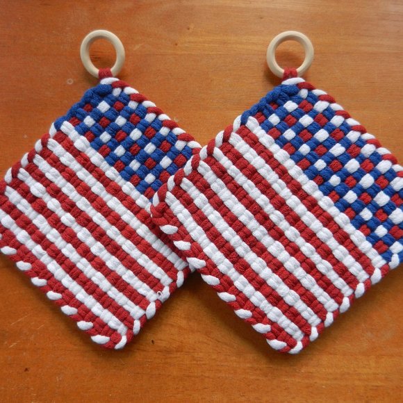 Set of 2 Handmade Artisan Woven Loomed Patriotic Potholders Hot Pads Trivets - Picture 2 of 7